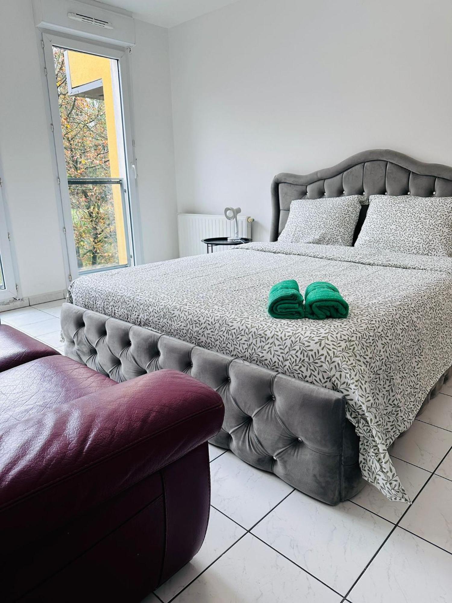Sri-Indo Bobigny Paris Apartment ภายนอก รูปภาพ