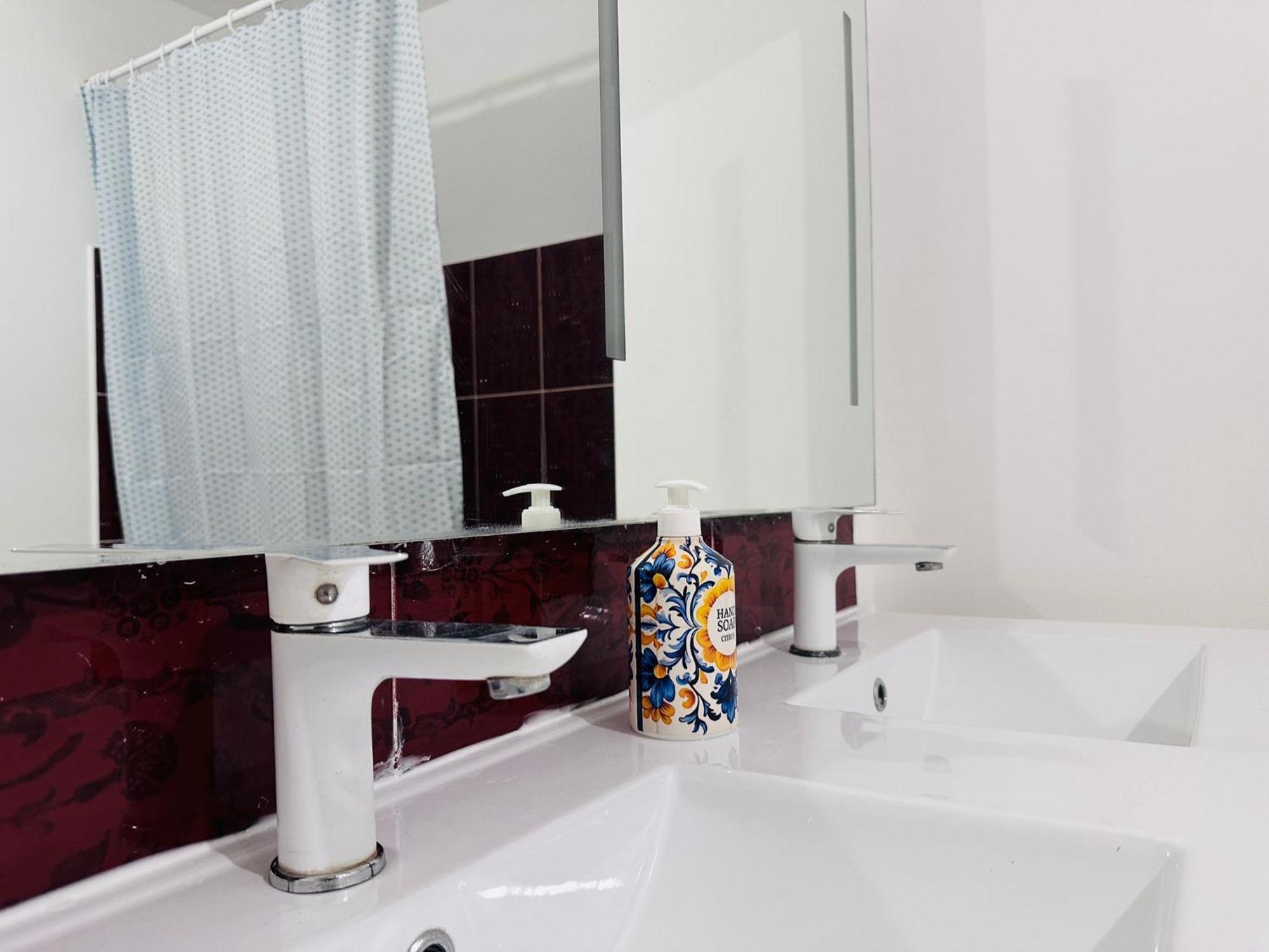 Sri-Indo Bobigny Paris Apartment ภายนอก รูปภาพ