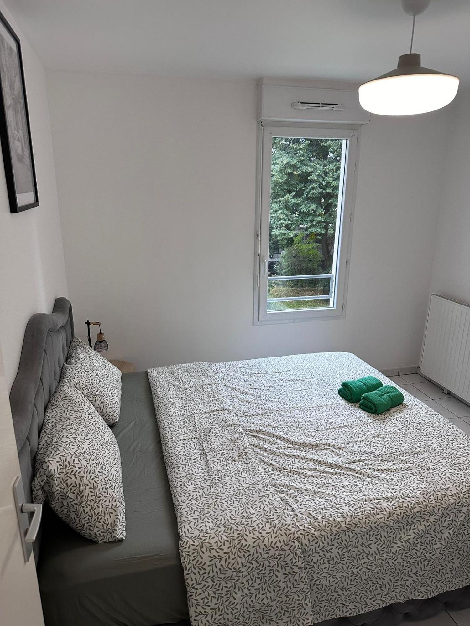 Sri-Indo Bobigny Paris Apartment ภายนอก รูปภาพ