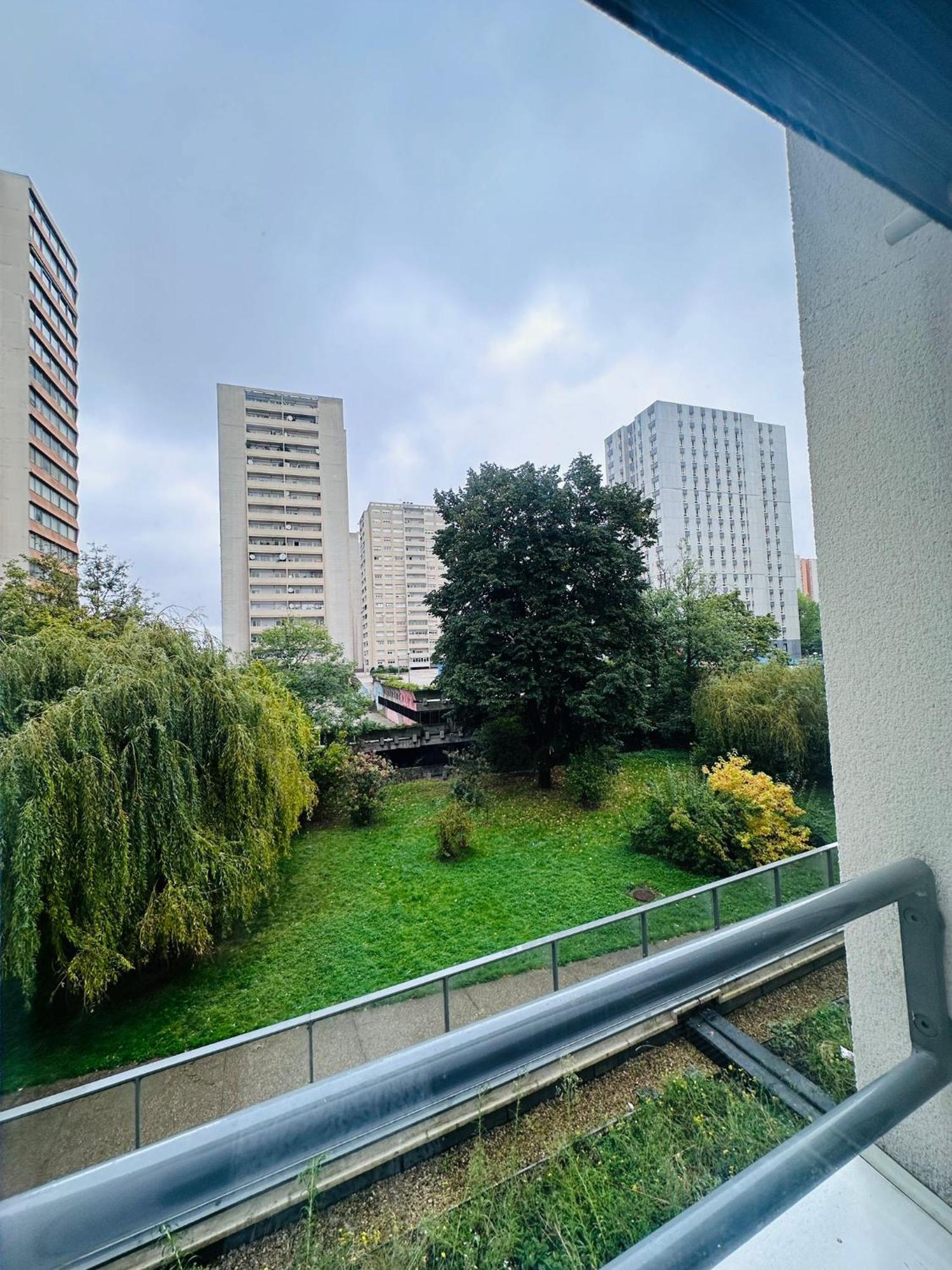 Sri-Indo Bobigny Paris Apartment ภายนอก รูปภาพ